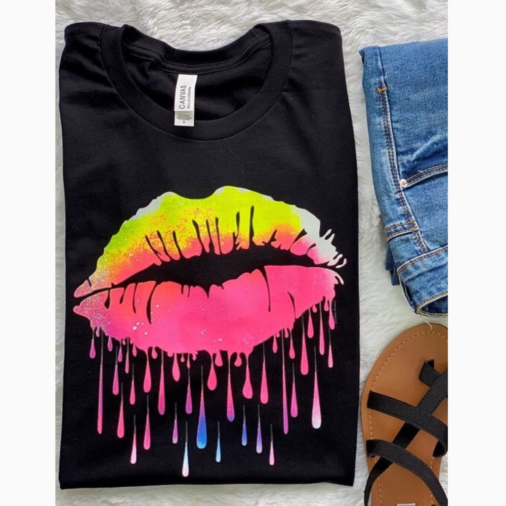 Neon Lip Basic Tee